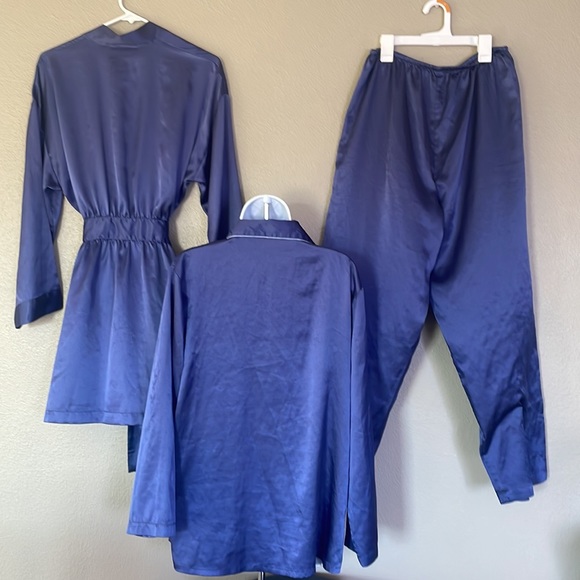 Victoria’s Secret pajamas and robe set machine washable! - Picture 11 of 15